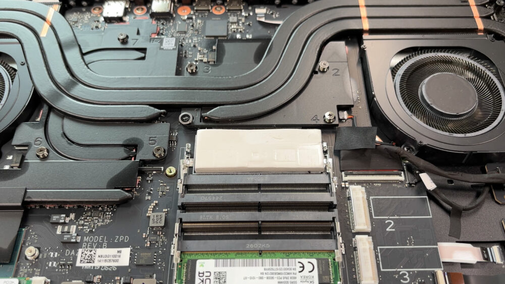 Acer Predator Helios 18 AI (PH18-I71) cooling system