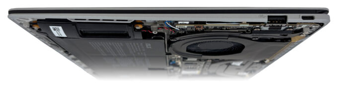 ASUS-ExpertBook-Ultra-(B9406)-laptop-right-side-ports