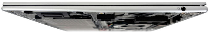 Acer Swift Air 16 (SFA16-61M) laptop, right-side ports
