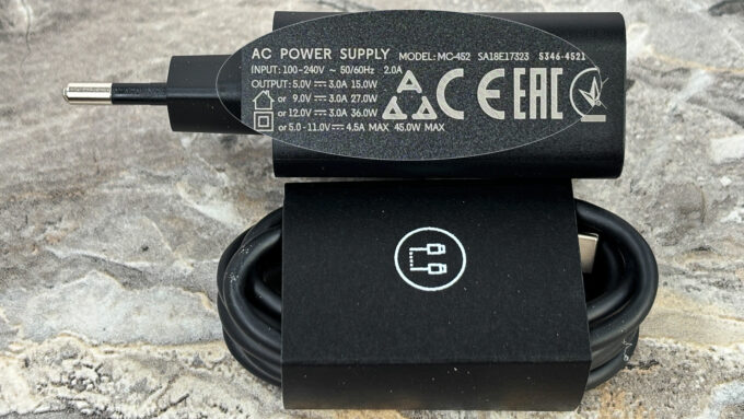 Lenovo ThinkTab X11 Gen 1 tablet, 45W USB-C charger