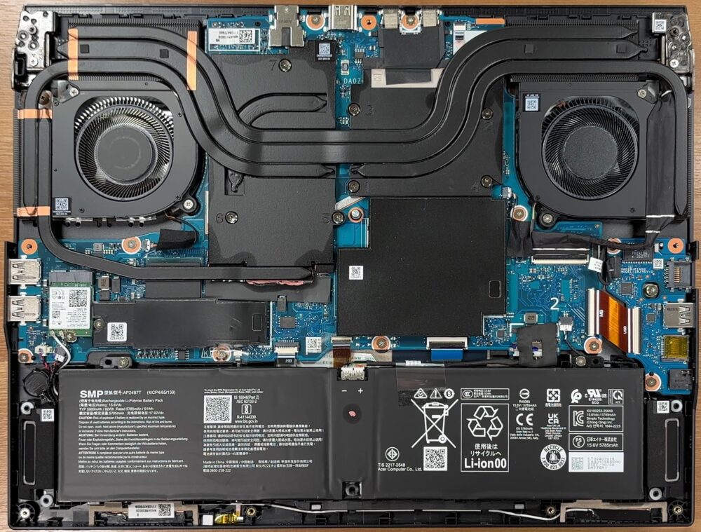 Acer Predator Helios Neo 16 (PHN16-I31) internal layout with the bottom panel removed