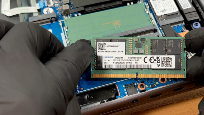 Lenovo IdeaPad Slim 5a (16, Gen 11) DDR5 SO-DIMM memory slots