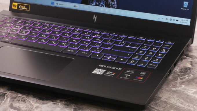 Acer Nitro V 15 (ANV15-A31) laptop, keyboard right