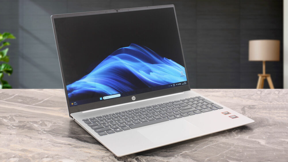HP OmniBook 5 16 (16-bc1000) laptop, front-left angle (open)