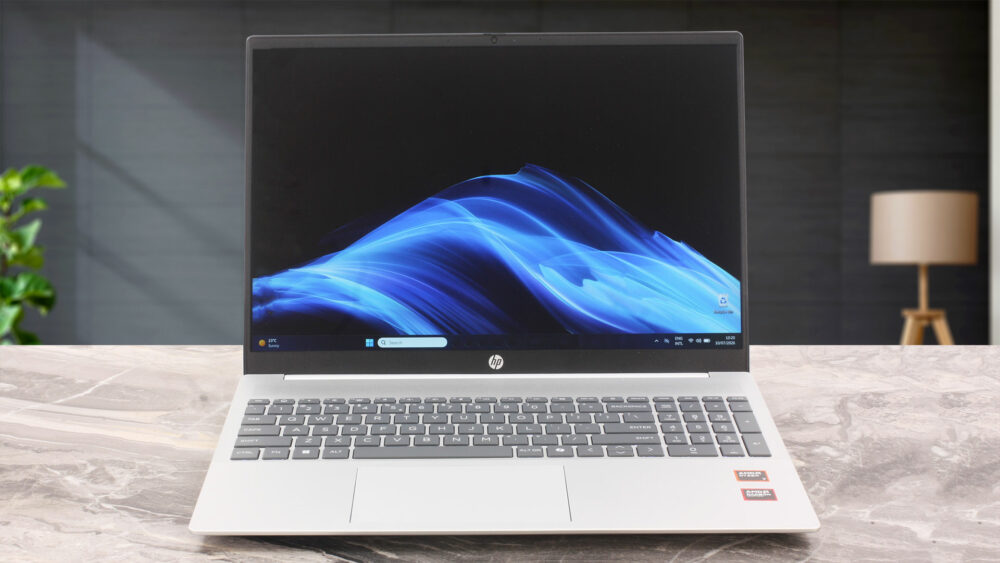 HP OmniBook 5 16 (16-bc1000) laptop, front view (open)