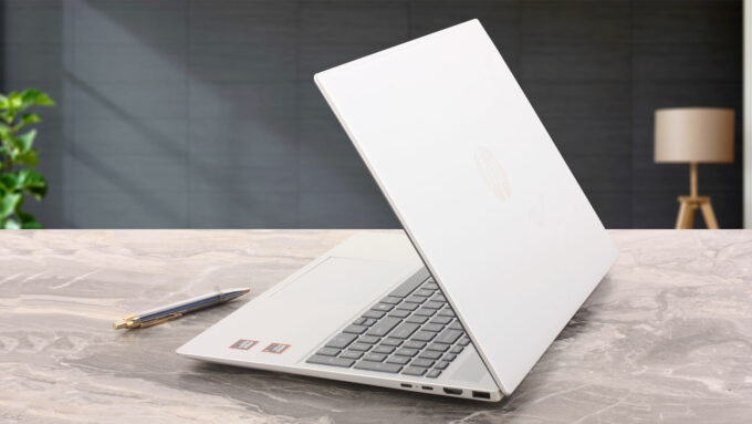 HP OmniBook 5 16 (16-bc1000) laptop, rear-right angle (open)