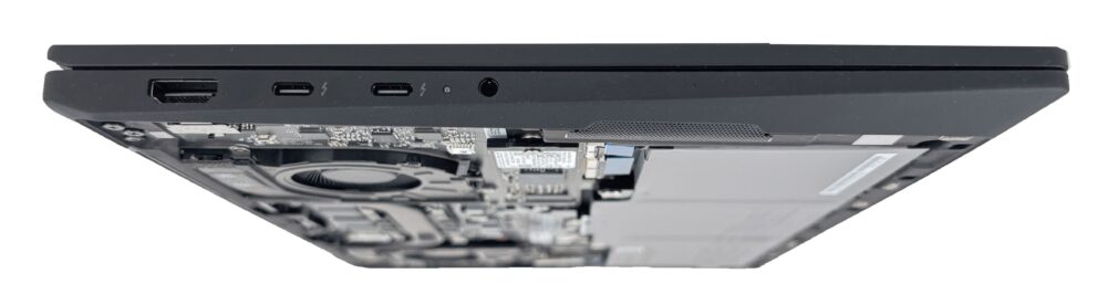 Left-side ports of the Lenovo ThinkPad X1 Carbon Gen 14 Aura Edition