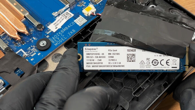 Acer Nitro V 15 ANV15-A31 M.2 2280 SSD slot and shielding cover